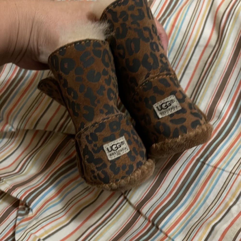 UGG - Picture 4 of 5
